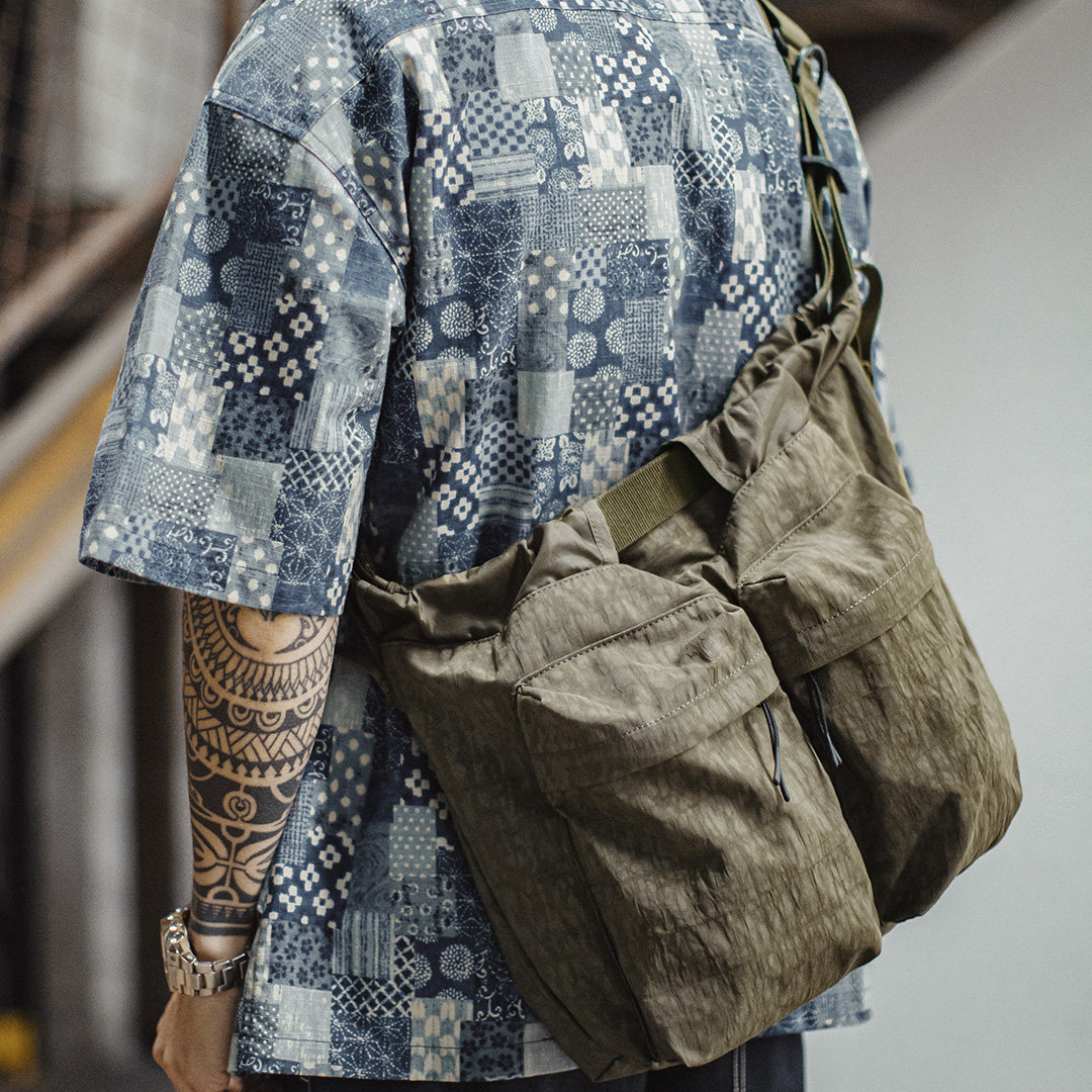 美式復古飛行員頭盔包大容量斜挎包迷彩尼龍手提包包男款