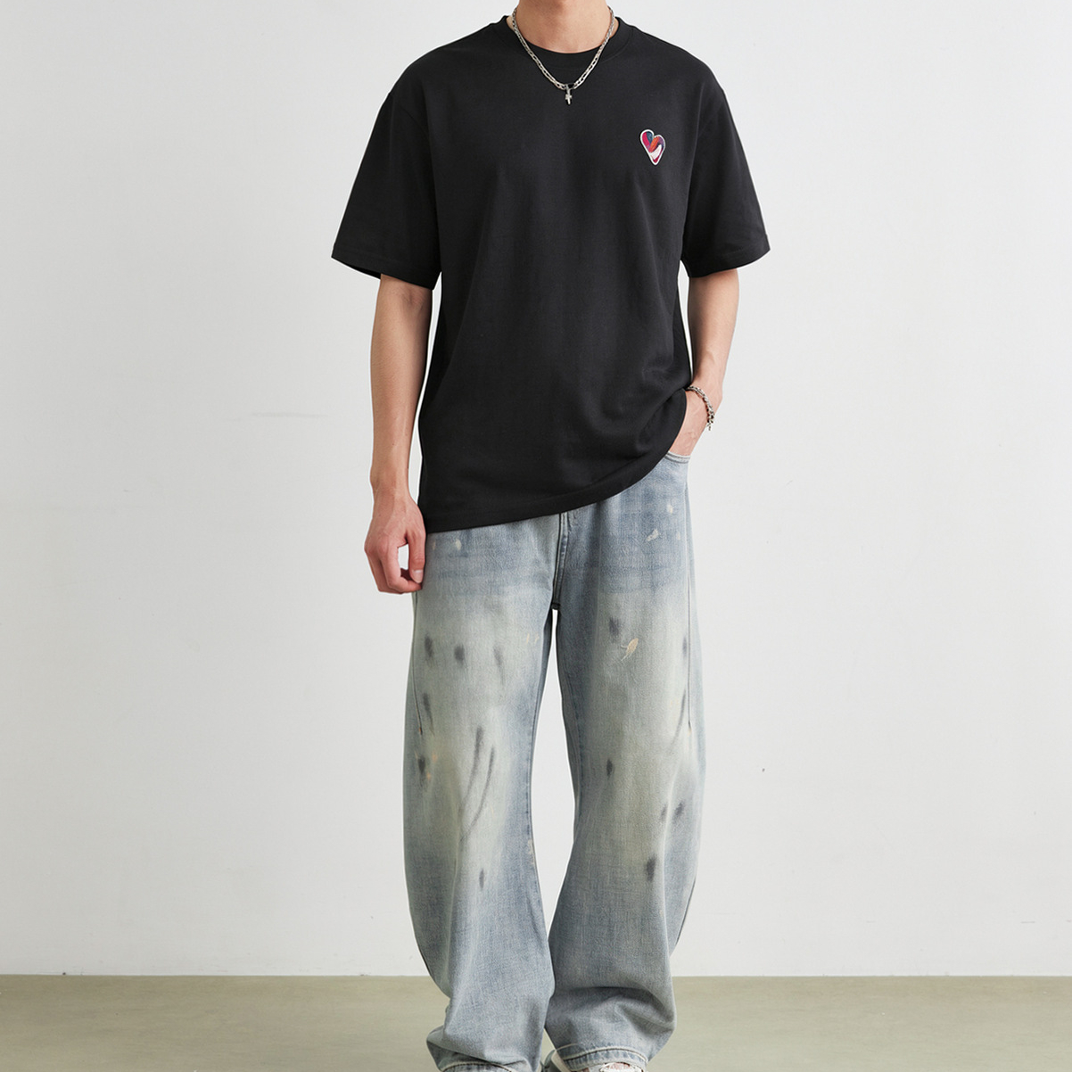棉紡愛心刺繡短袖T恤男夏季圓領寬鬆親膚透氣百搭通勤上衣潮