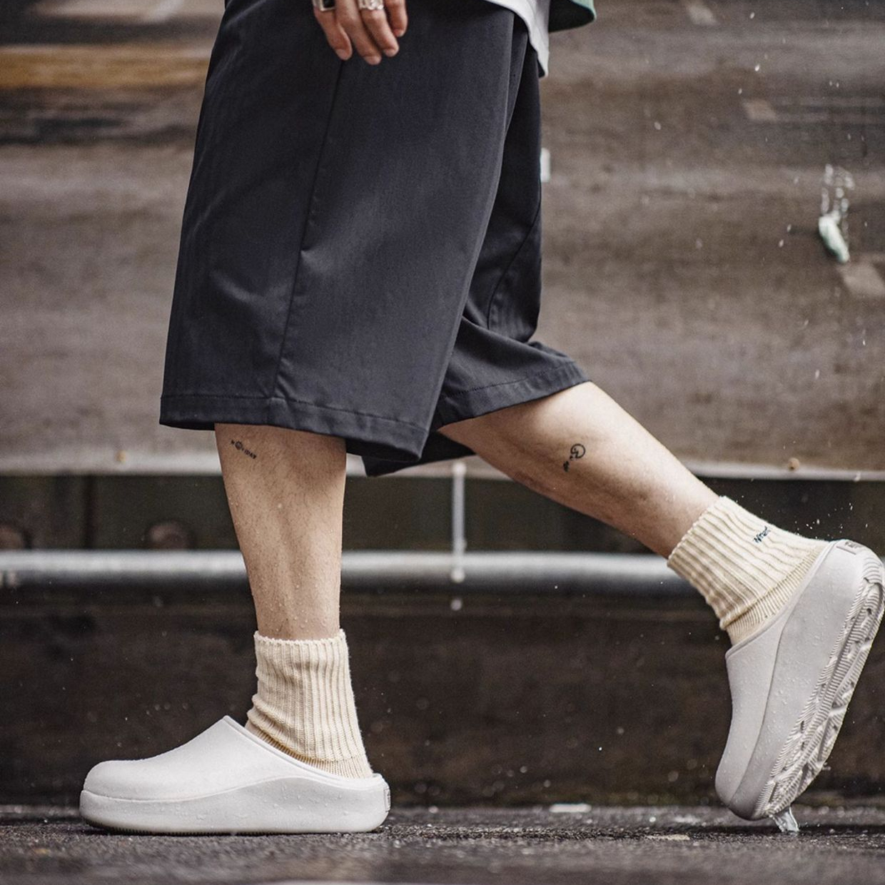 洞洞鞋男夏2025新款厚底廚師鞋涉水半包頭拖鞋戶外穿沙灘涼拖