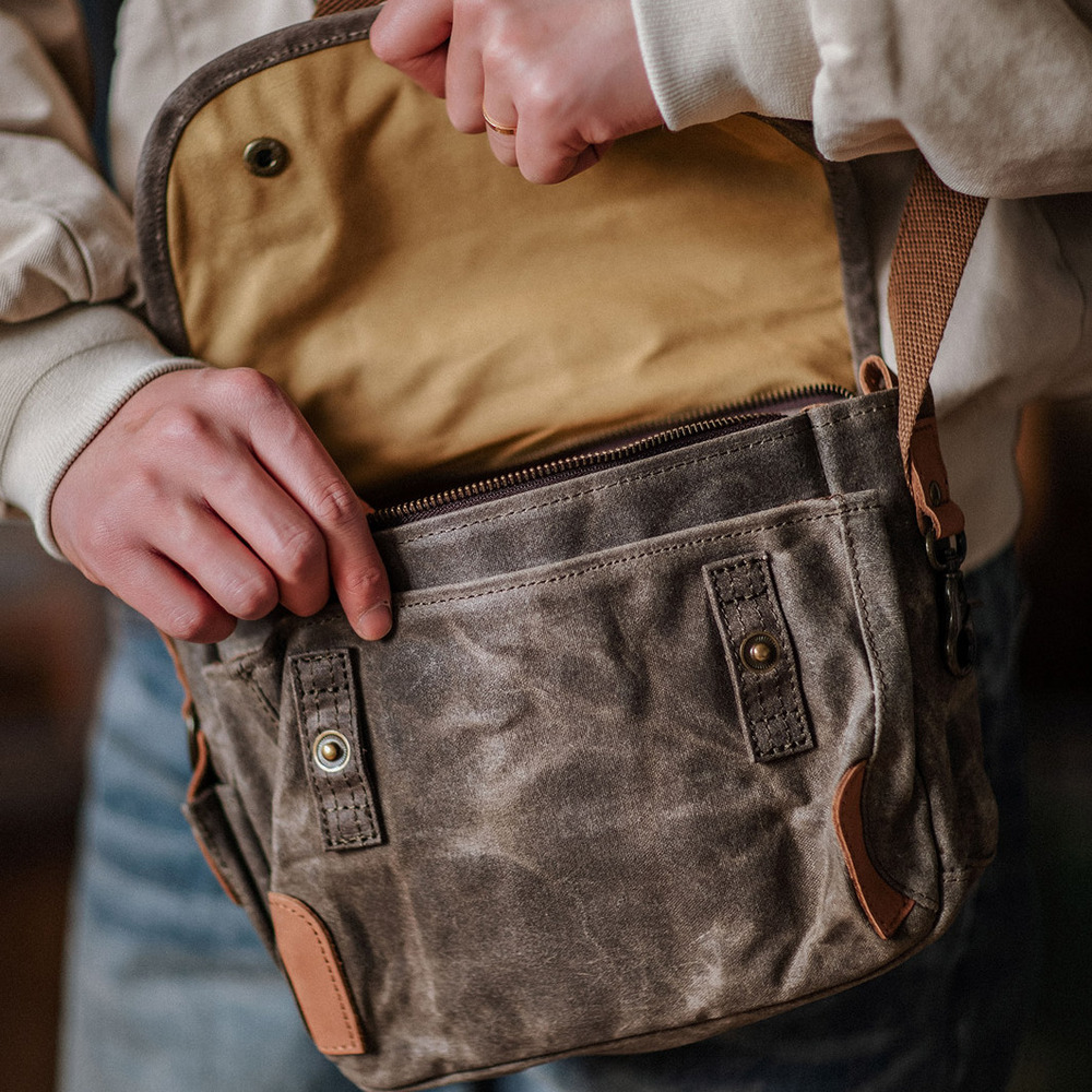 復古油臘防水帆布郵差包 阿美咔叽做舊工裝單肩包通勤斜挎包