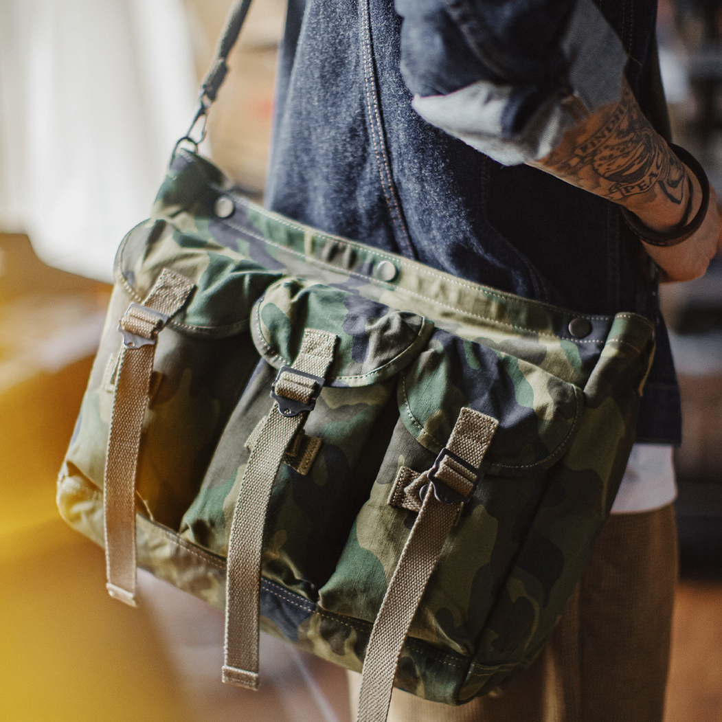 美式迷彩戰術挎包戶外訓練從林單肩包大容量手提郵差包男