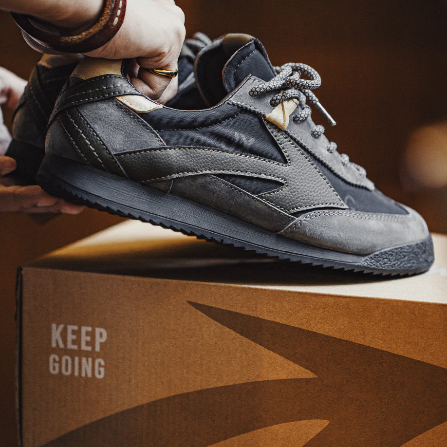 翼裝慢跑鞋男生2025新款復古休閒運動低幫薄底黑色德訓阿甘鞋