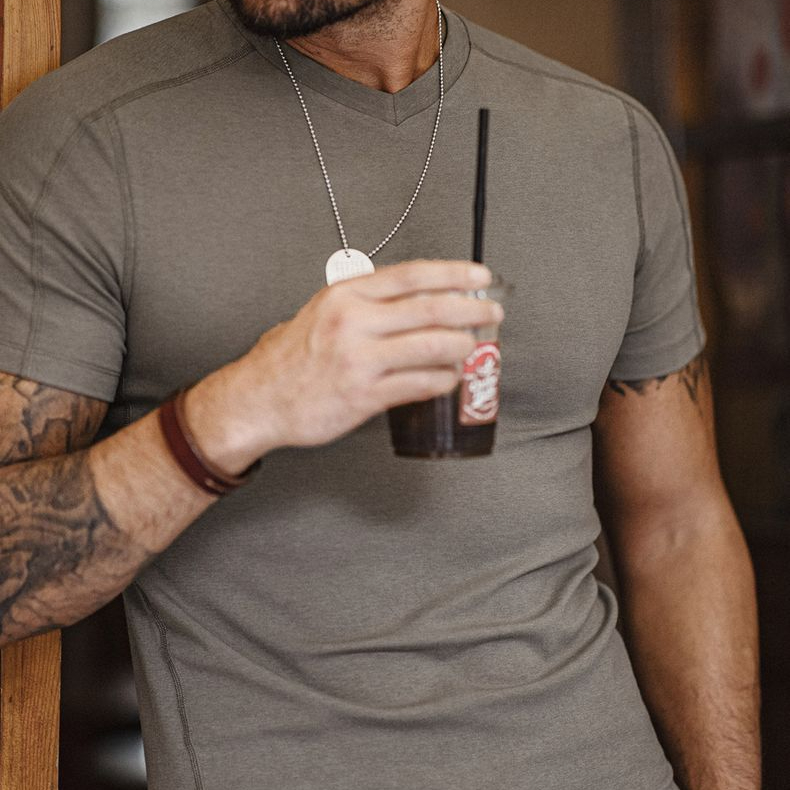 美式萊賽爾涼感T恤收袖口黑色速幹健身衣v領修身短袖男夏