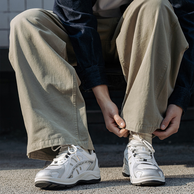 金屬銀復古慢跑鞋男2026新款夏季透氣網面輕便百搭運動休閒鞋