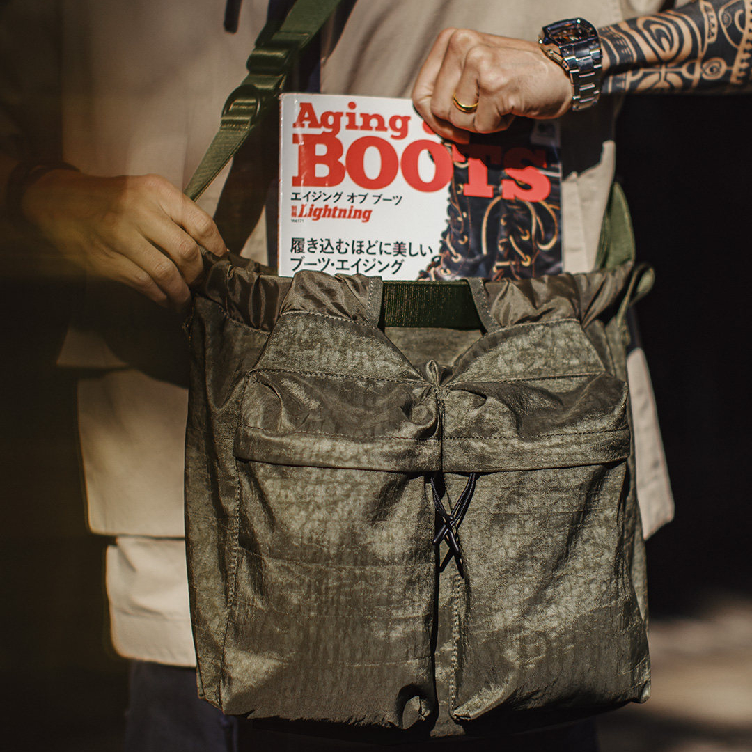 美式復古飛行員頭盔包大容量斜挎包迷彩尼龍手提包包男款