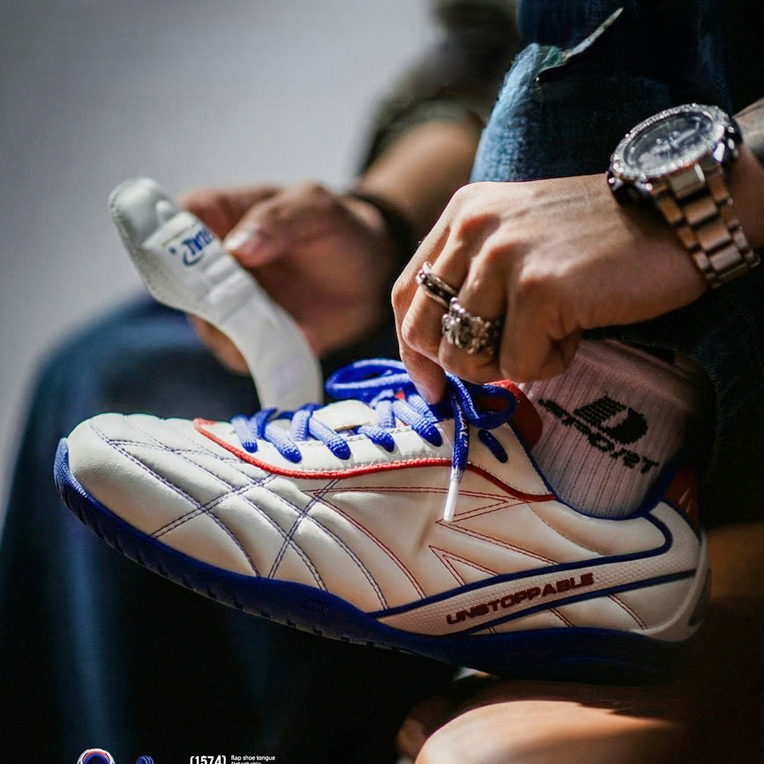 足球德訓鞋男士2026冬新款平底流浪鞋運動白色翻蓋休閒薄底鞋