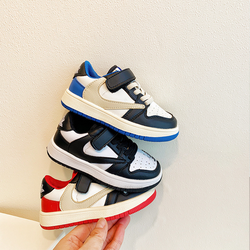 兒童春秋閃電倒鉤板鞋