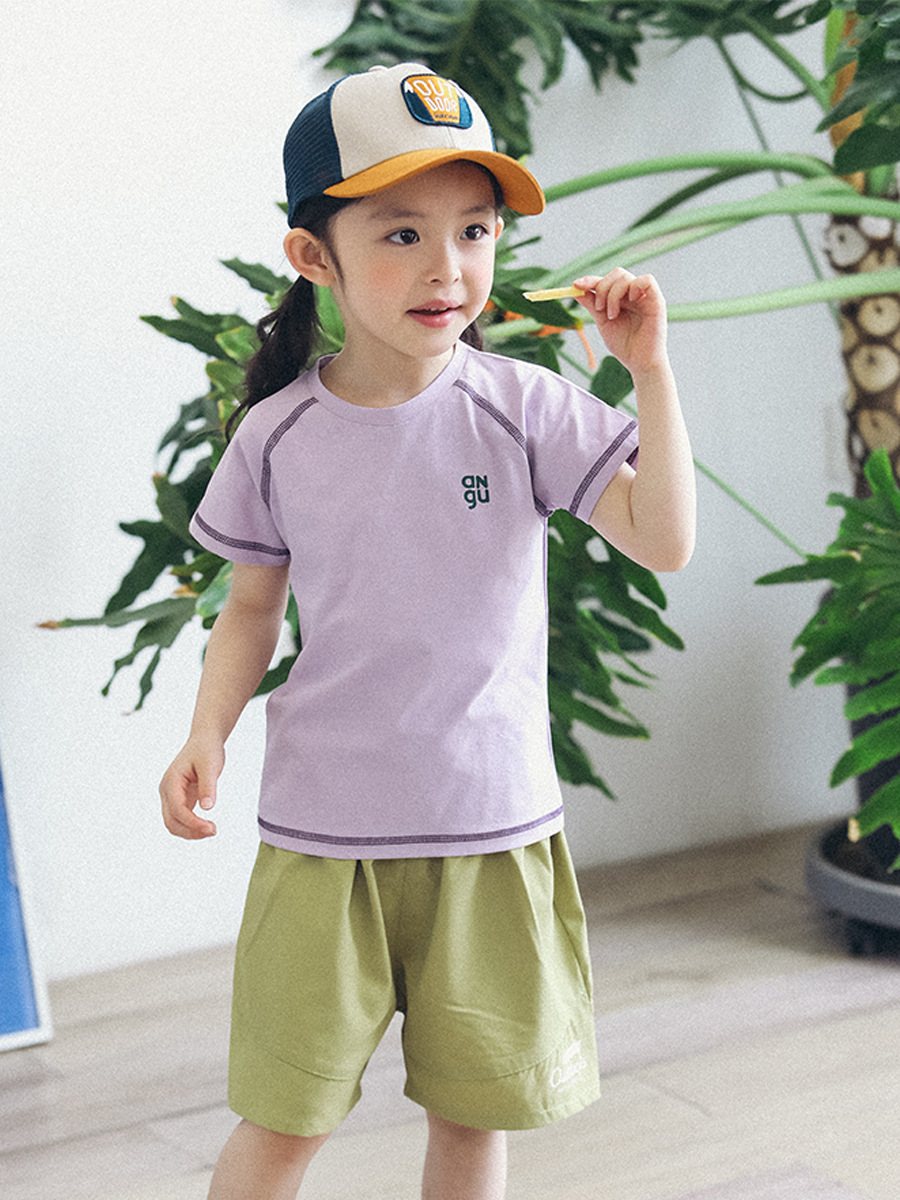 兒童撞色字母短袖T恤明顯設計