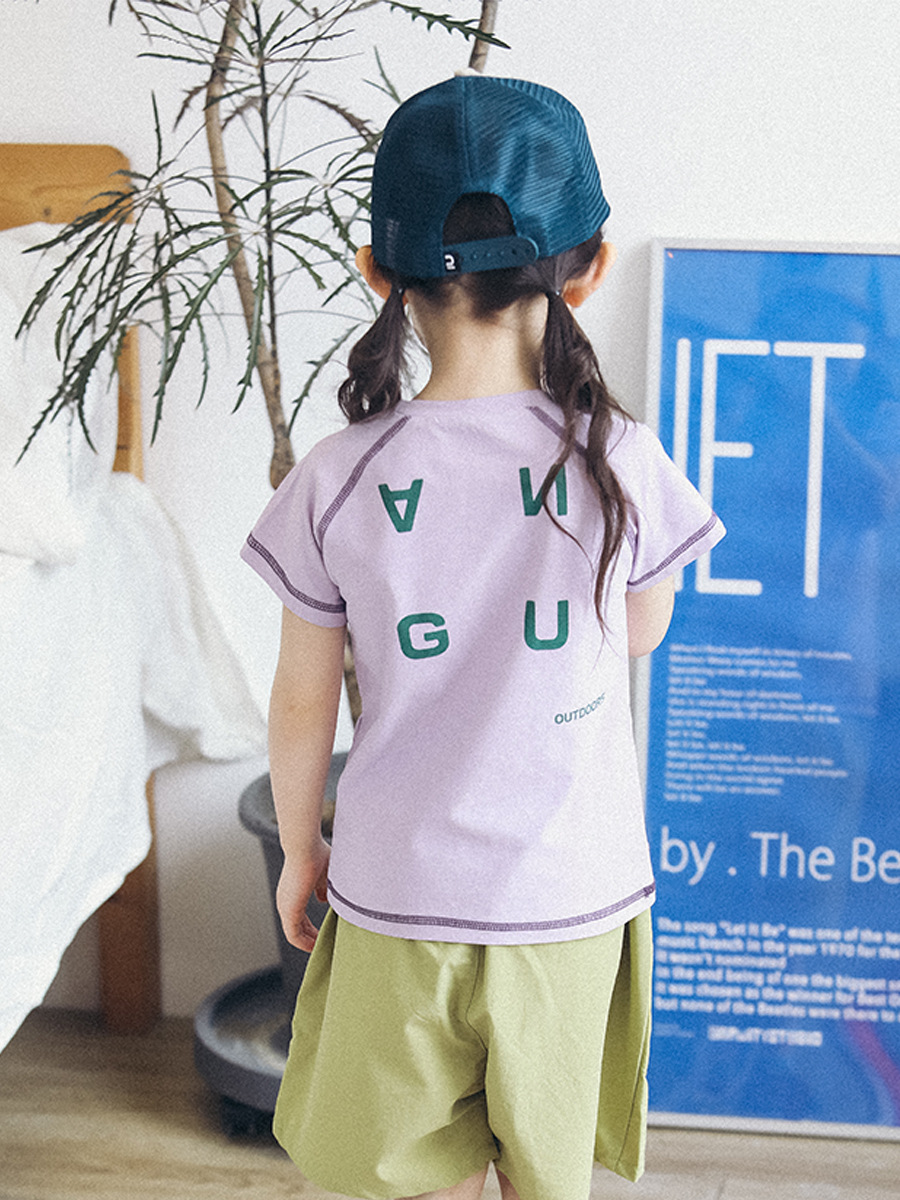 兒童撞色字母短袖T恤明顯設計