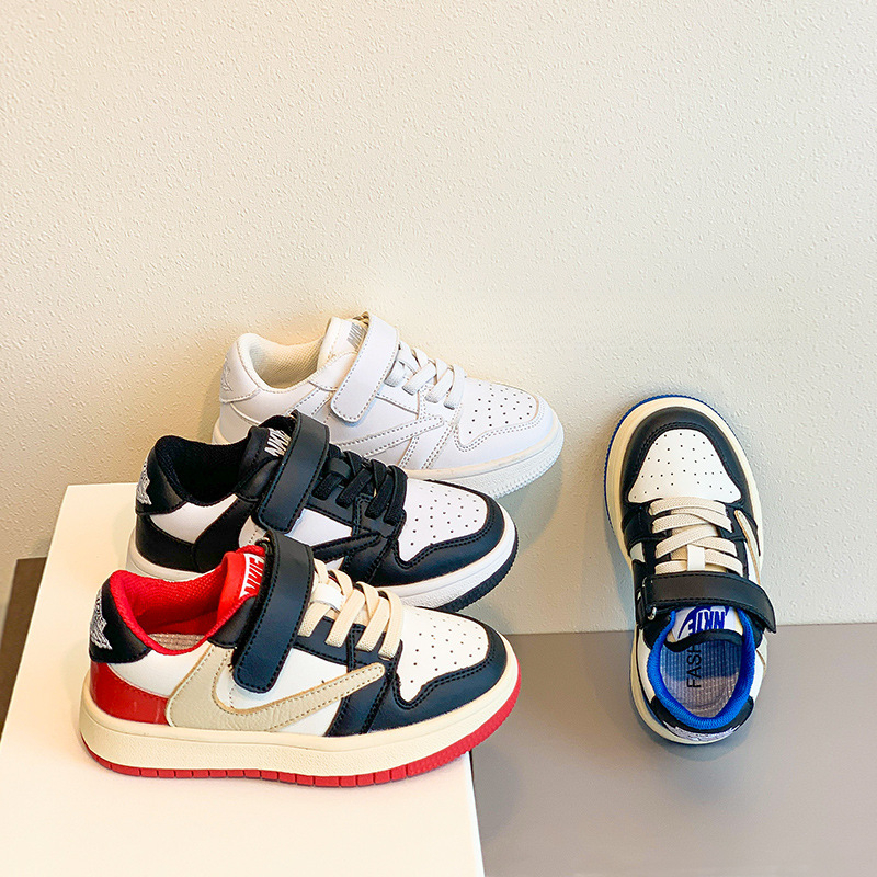 兒童春秋閃電倒鉤板鞋