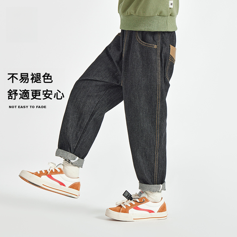  男童皮革拼接水洗牛仔褲