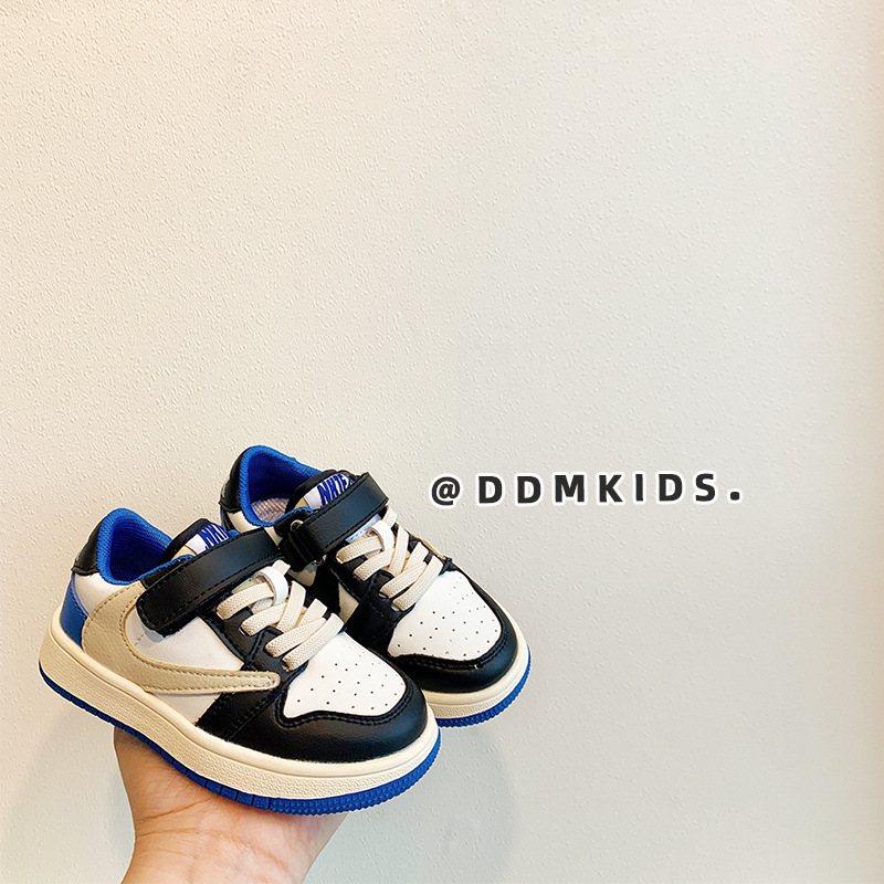 兒童春秋閃電倒鉤板鞋