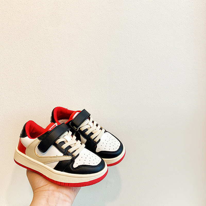 兒童春秋閃電倒鉤板鞋