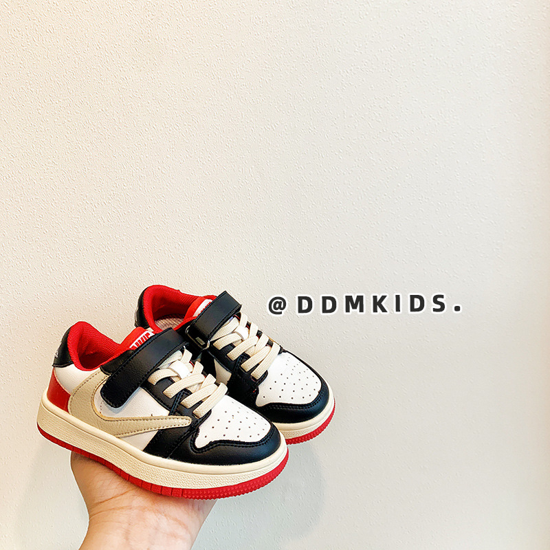 兒童春秋閃電倒鉤板鞋