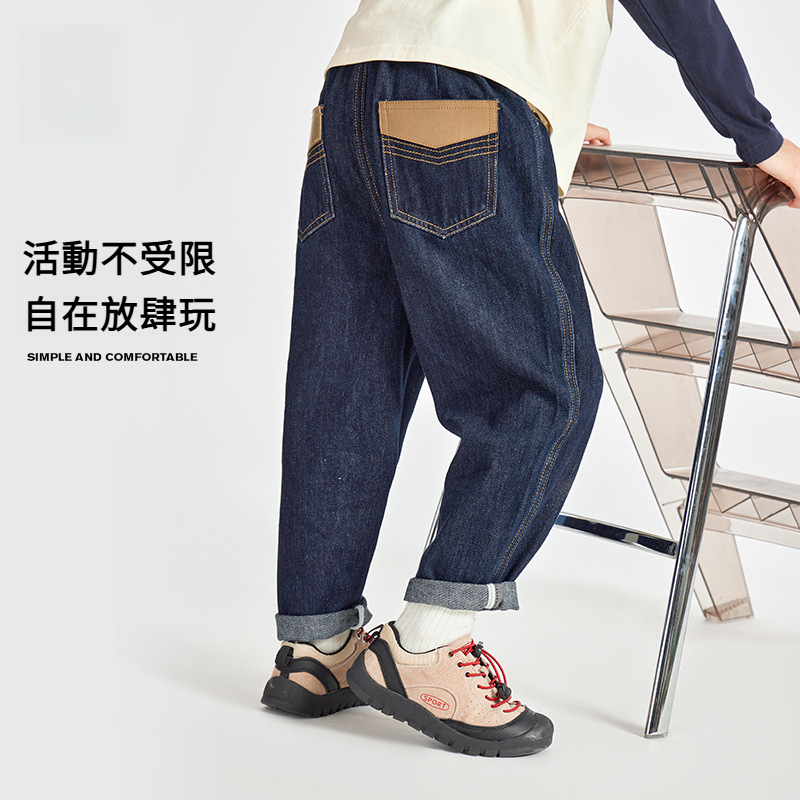  男童皮革拼接水洗牛仔褲