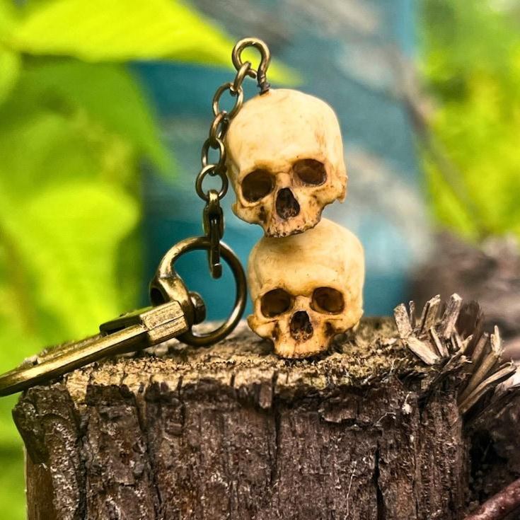 Personalized Hand-Painted Skull Keychain for Punk Style - Halloween Horror Keychain - Fast Delivery - MyFaceSocksAU