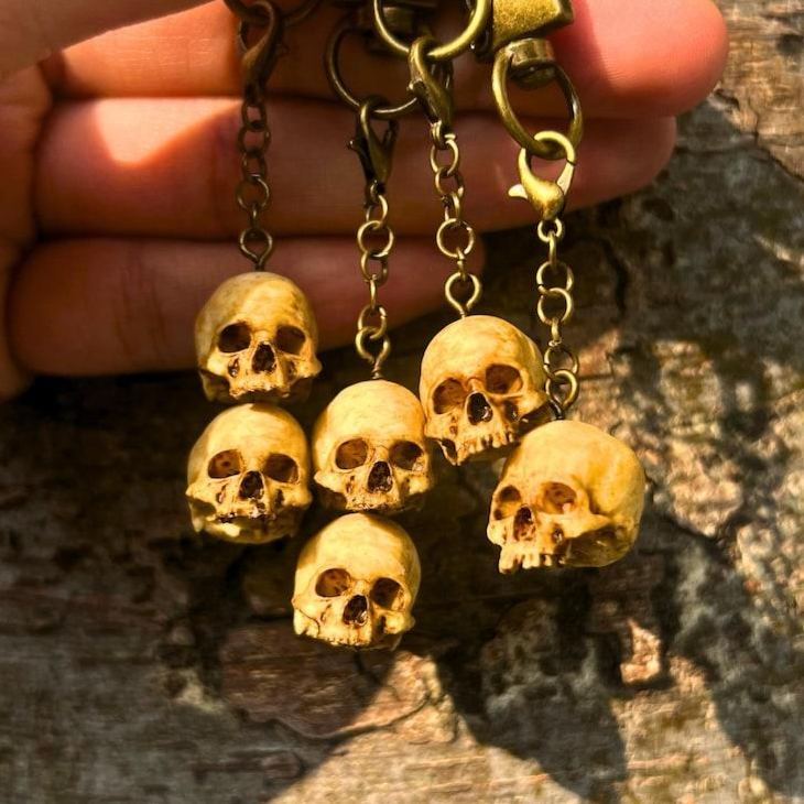 Personalized Hand-Painted Skull Keychain for Punk Style - Halloween Horror Keychain - Fast Delivery - MyFaceSocksAU