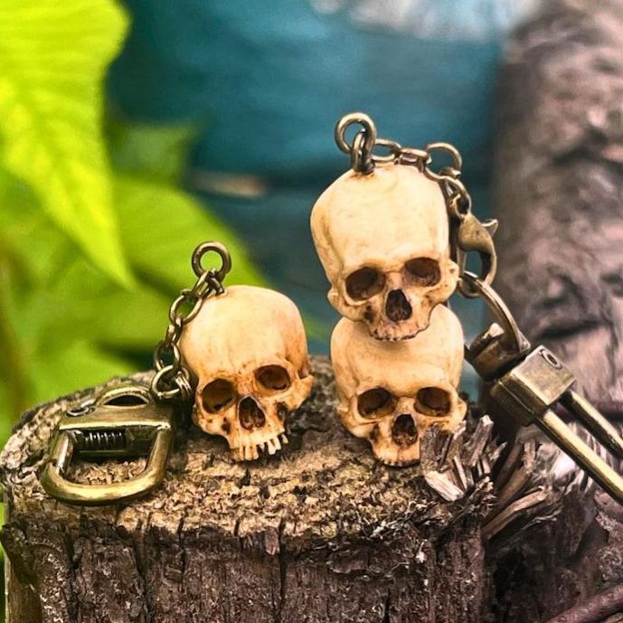 Personalized Hand-Painted Skull Keychain for Punk Style - Halloween Horror Keychain - Fast Delivery - MyFaceSocksAU