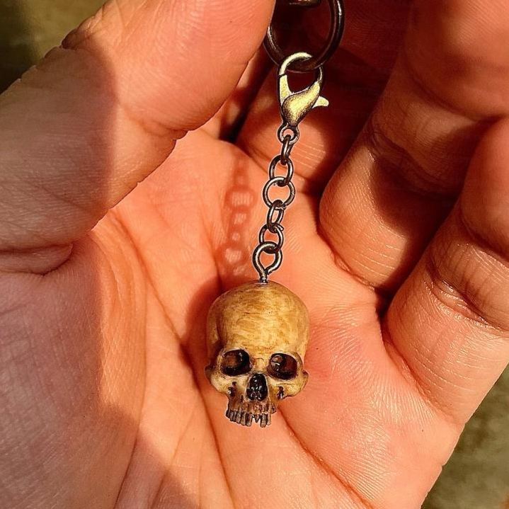 Personalized Hand-Painted Skull Keychain for Punk Style - Halloween Horror Keychain - Fast Delivery - MyFaceSocksAU
