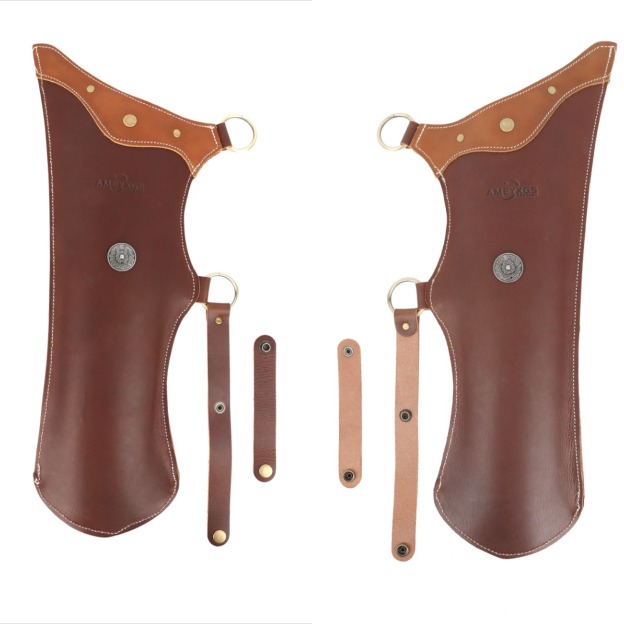 Waist-mounted traditional bow quiver with shoulder strap