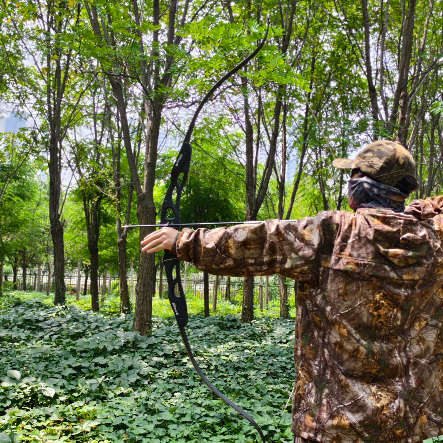 Topoint Endeavour R10 ILF Recurve Bow Set LH RH Competition Athletic