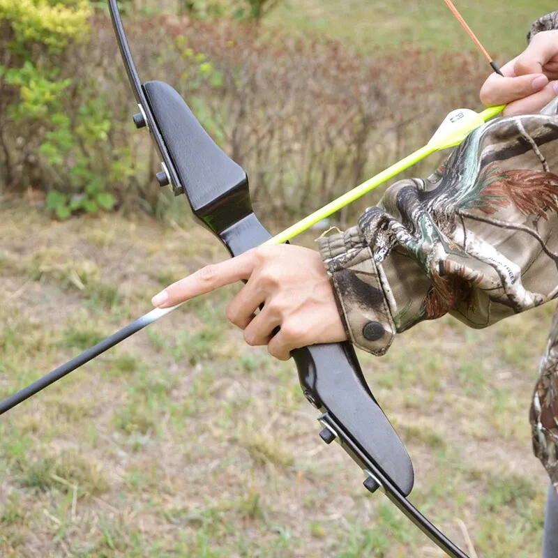 40lbs Recurve Bow Set with 12 Fiberglass Arrows for Archery
