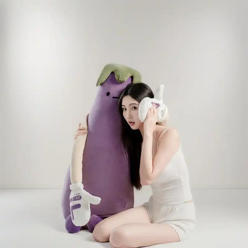 人気新作ナス王子 リモートでコントロールできるボディピロー 寝かしつけとポンポンたたきが楽しめる バナナクッション