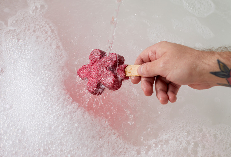 LOVES ME LOVES ME NOT REUSABLE BUBBLE BAR