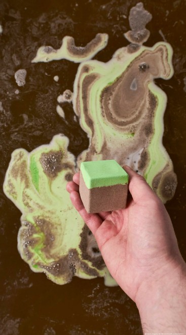 GRASS BLOCK BATH BOMB