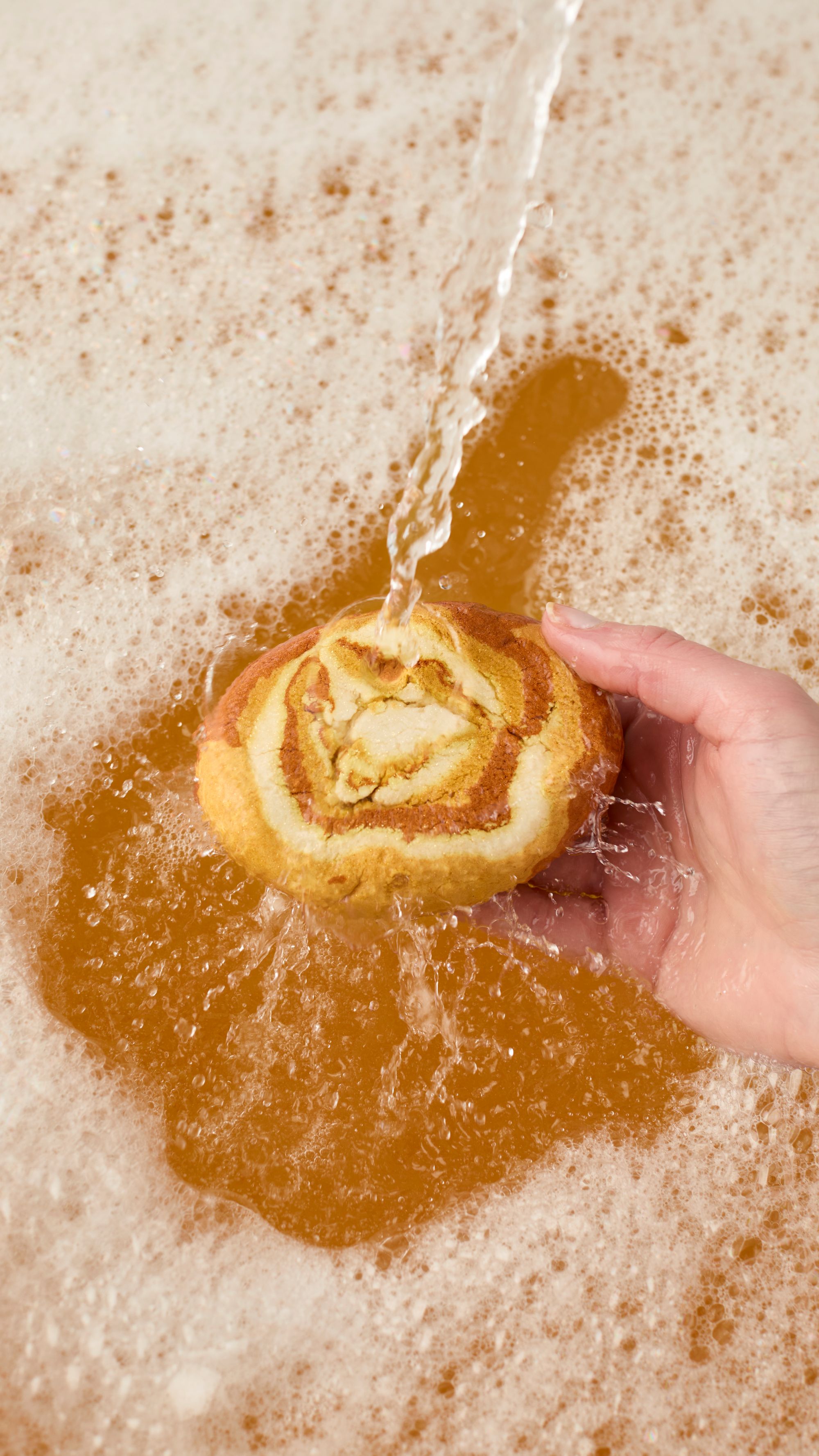 SWIRLY STICKY DATES BUBBLE BAR