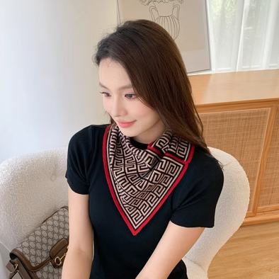 護衣領百搭針織三角巾