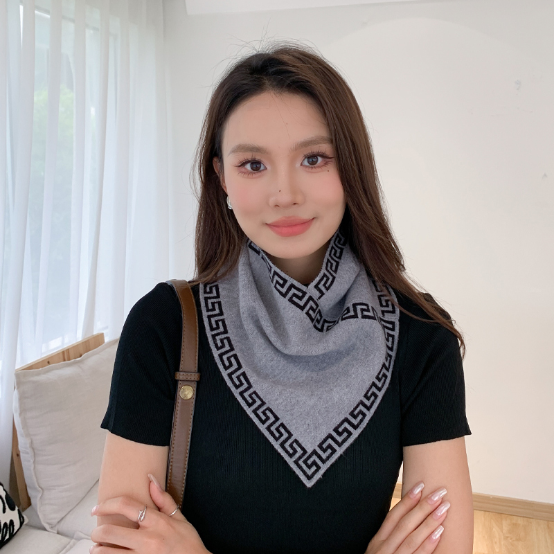 護衣領百搭針織三角巾