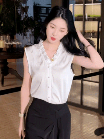 顯瘦百搭花苞V領緞面無袖襯衫