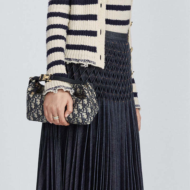 DIOR  DiorTravel ノマドポーチ ミディアム Ref: S5554OTZQ_M928-最安値に挑戦中!!!