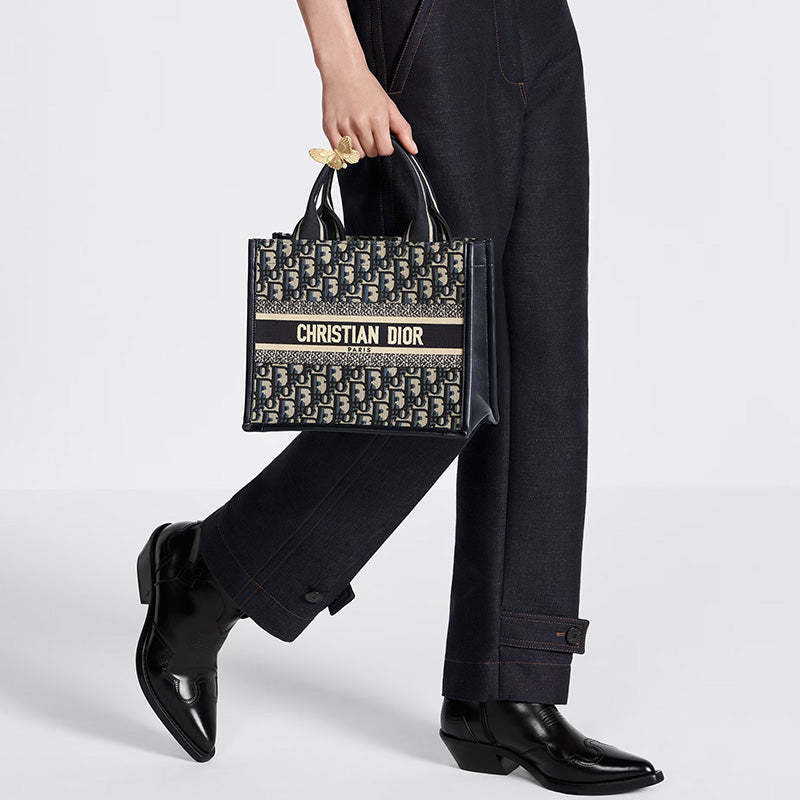 DIOR  Book Tote バッグ スモール Ref: M1325CZBB_M928-最安値に挑戦中!!!