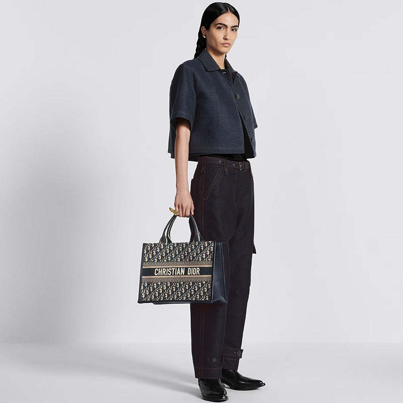 DIOR  Book Tote バッグ ミディアムRef: M1324CZBB_M928-最安値に挑戦中!!!