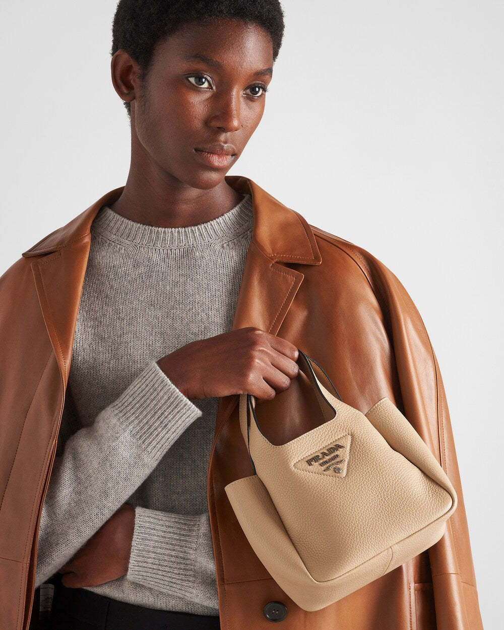 PRADA      レザーハンドバッグ    PMRef:1BA349_2DKV_F02YP_V_OOO-最安値に挑戦中!!!