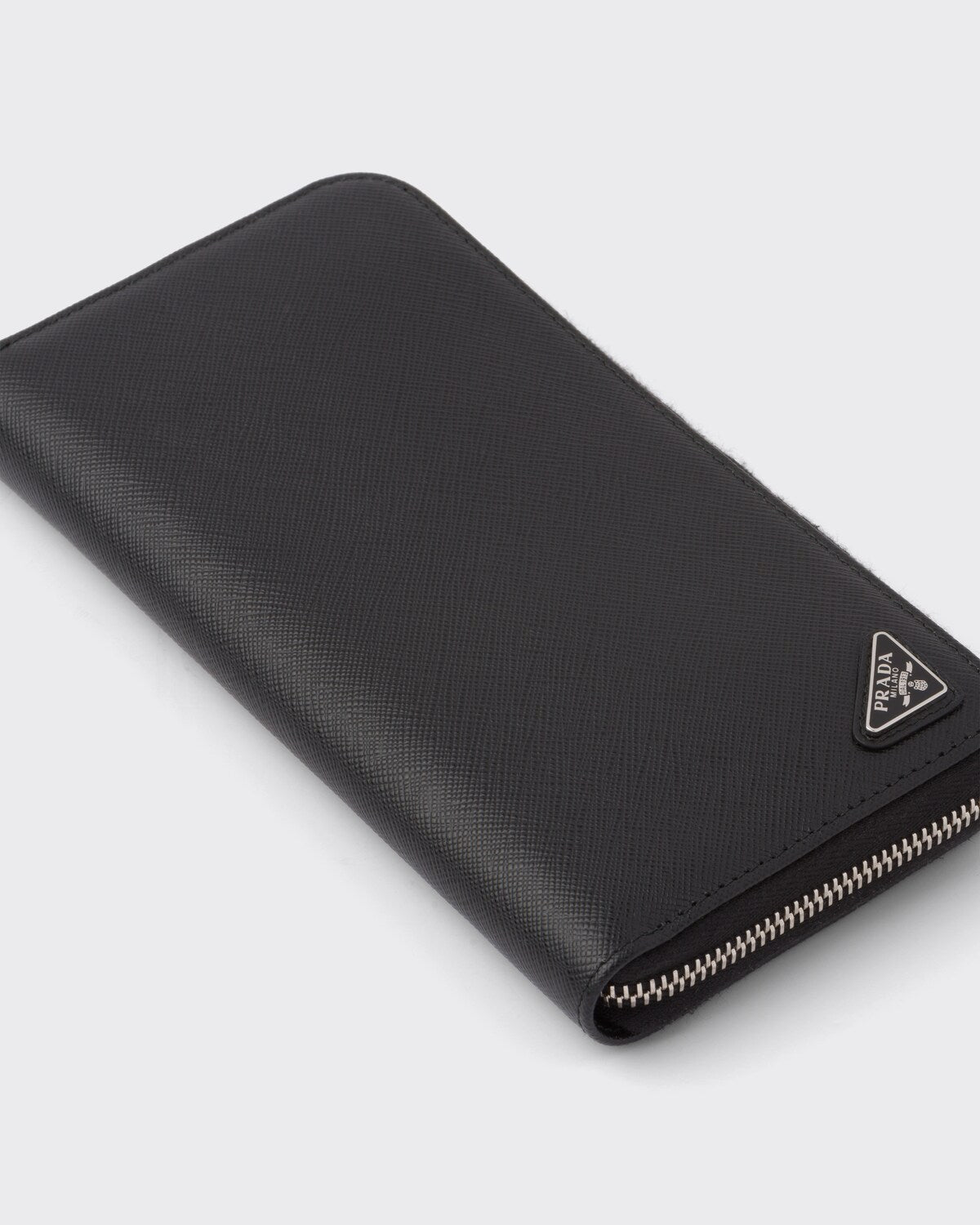 PRADA      サフィアーノトライアングル ジップアラウンド財布    PMRef:2ML317_QHH_F0002-最安値に挑戦中!!!