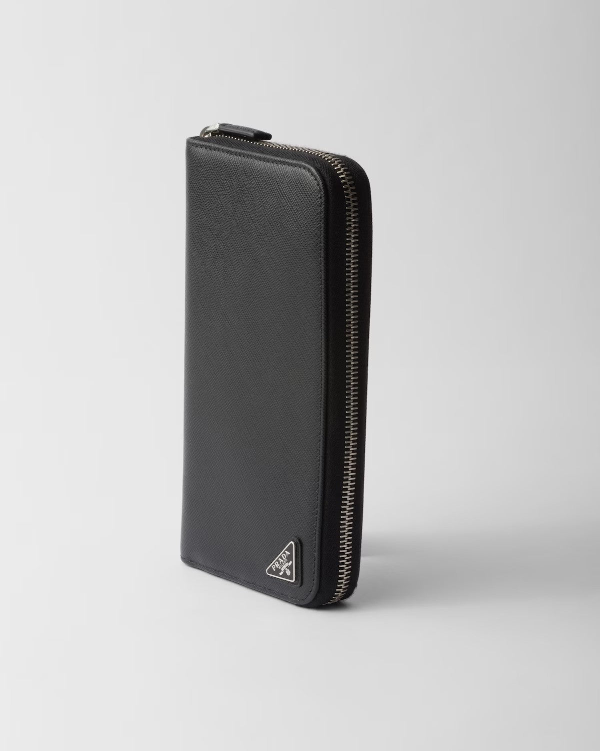 PRADA      サフィアーノトライアングル ジップアラウンド財布    PMRef:2ML317_QHH_F0002-最安値に挑戦中!!!