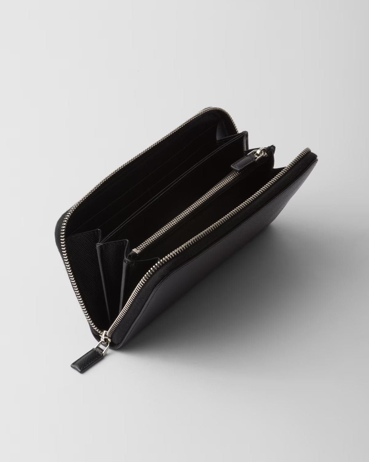 PRADA      サフィアーノトライアングル ジップアラウンド財布    PMRef:2ML317_QHH_F0002-最安値に挑戦中!!!