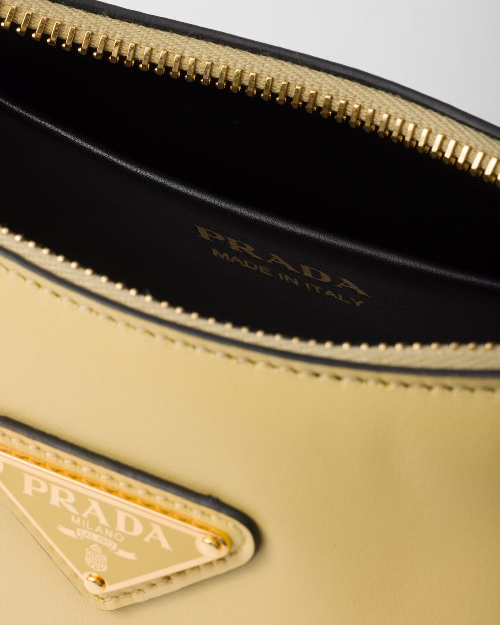 PRADA    プラダ アーケ レザー ショルダーバッグ    PMRef:1BC194_ASK_F03Y6_V_OOO-最安値に挑戦中!!!