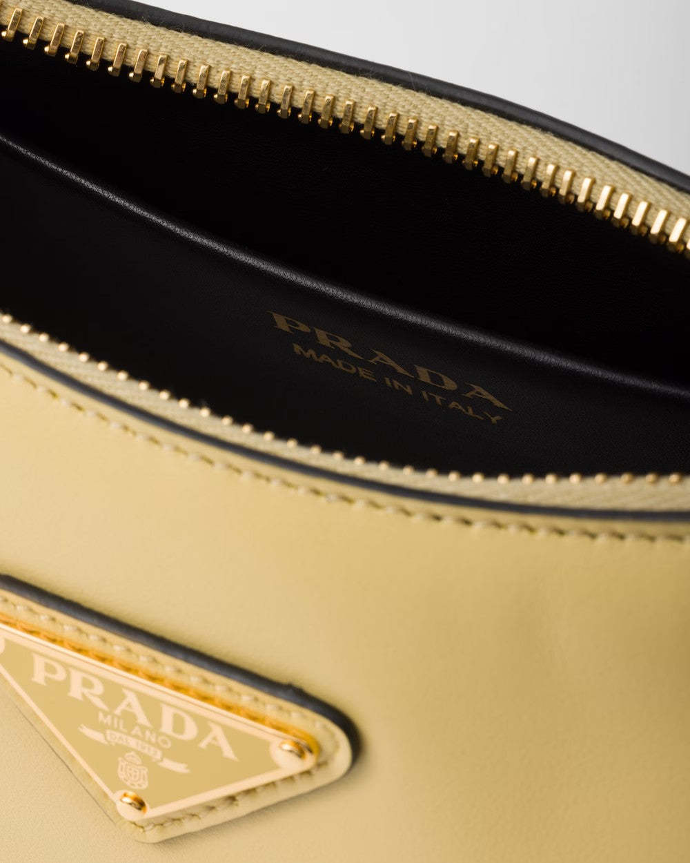 PRADA    プラダ アーケ レザー ショルダーバッグ    PMRef:1BC194_ASK_F03Y6_V_OOO-最安値に挑戦中!!!