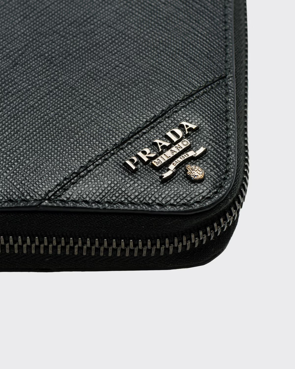 PRADA      サフィアーノレザー ジップアラウンド財布    PMRef:2ML317_QME_F0002