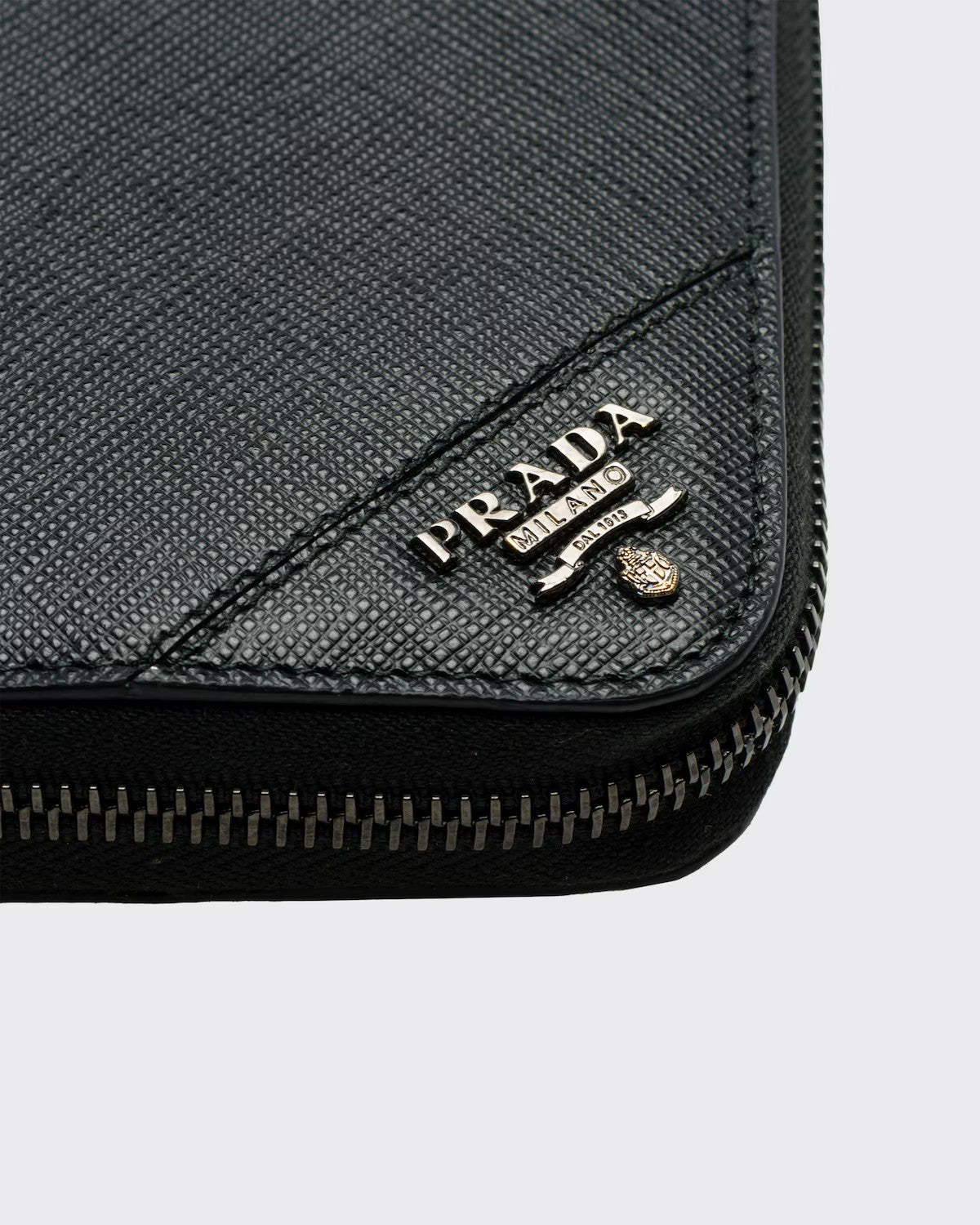 PRADA      サフィアーノレザー ジップアラウンド財布    PMRef:2ML317_QME_F0002
