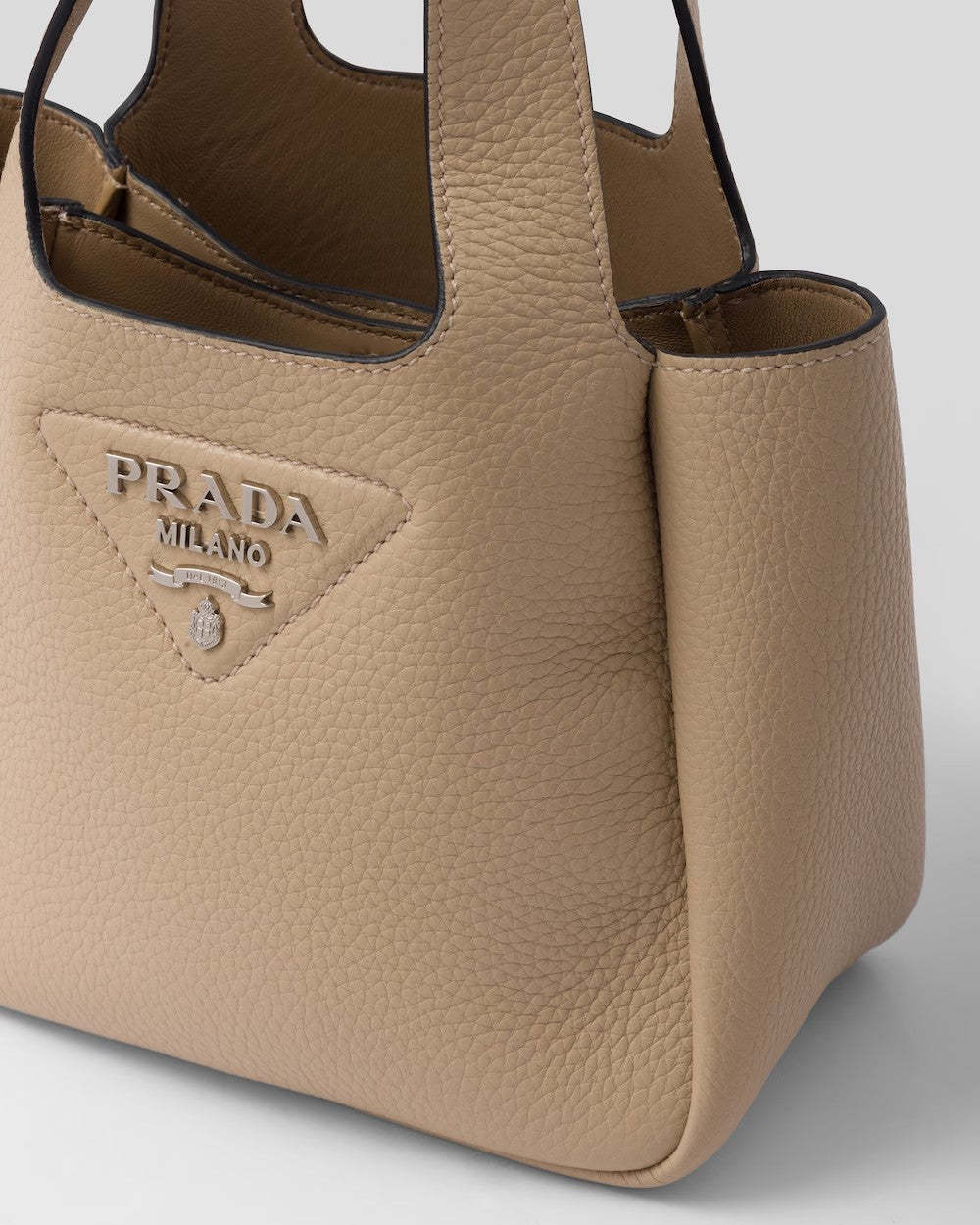 PRADA      レザーハンドバッグ    PMRef:1BA349_2DKV_F02YP_V_OOO-最安値に挑戦中!!!