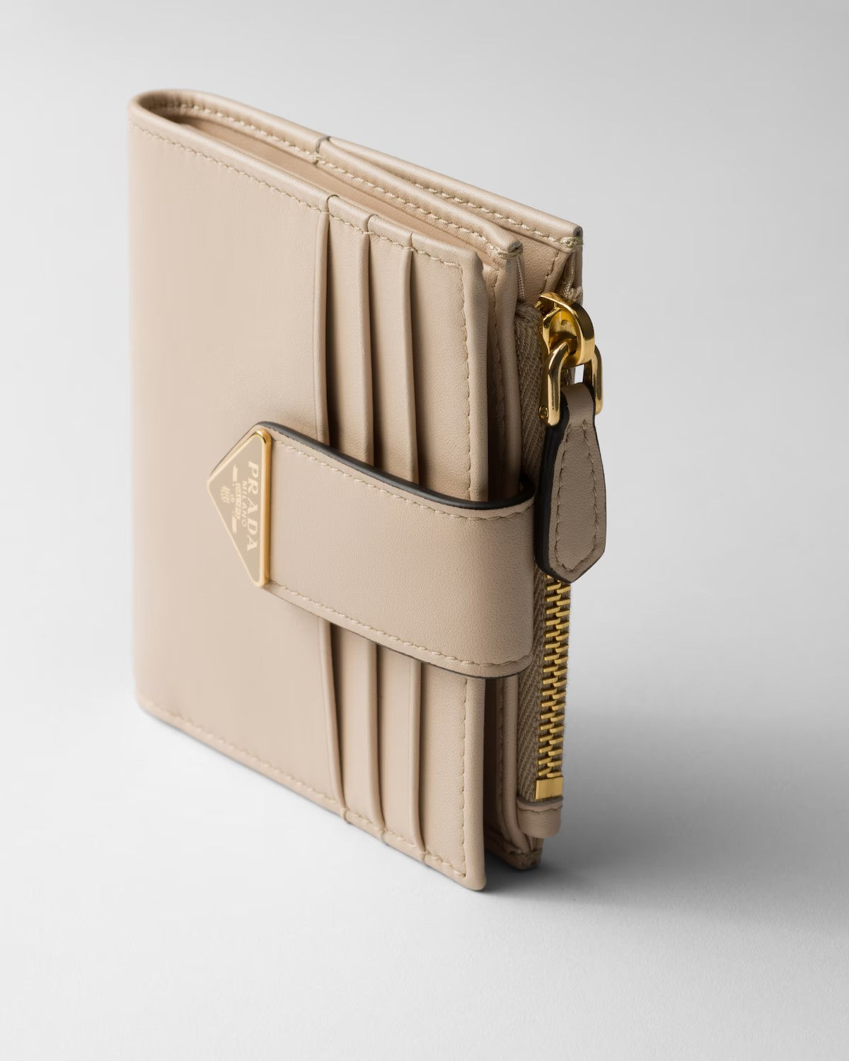 PRADA      小さな革財布    PMRef:1ML047_2CNP_F0485-最安値に挑戦中!!!