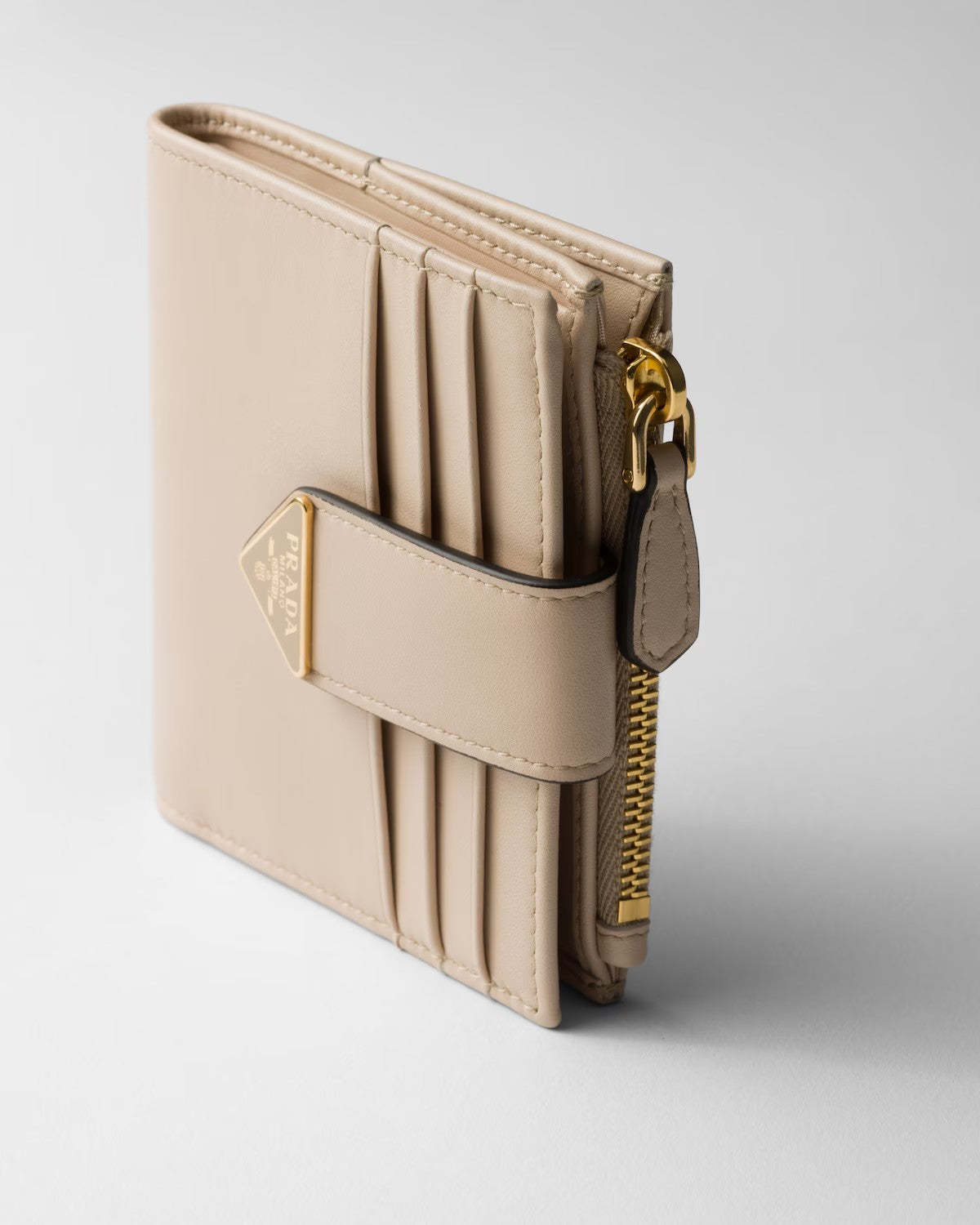 PRADA      小さな革財布    PMRef:1ML047_2CNP_F0485-最安値に挑戦中!!!