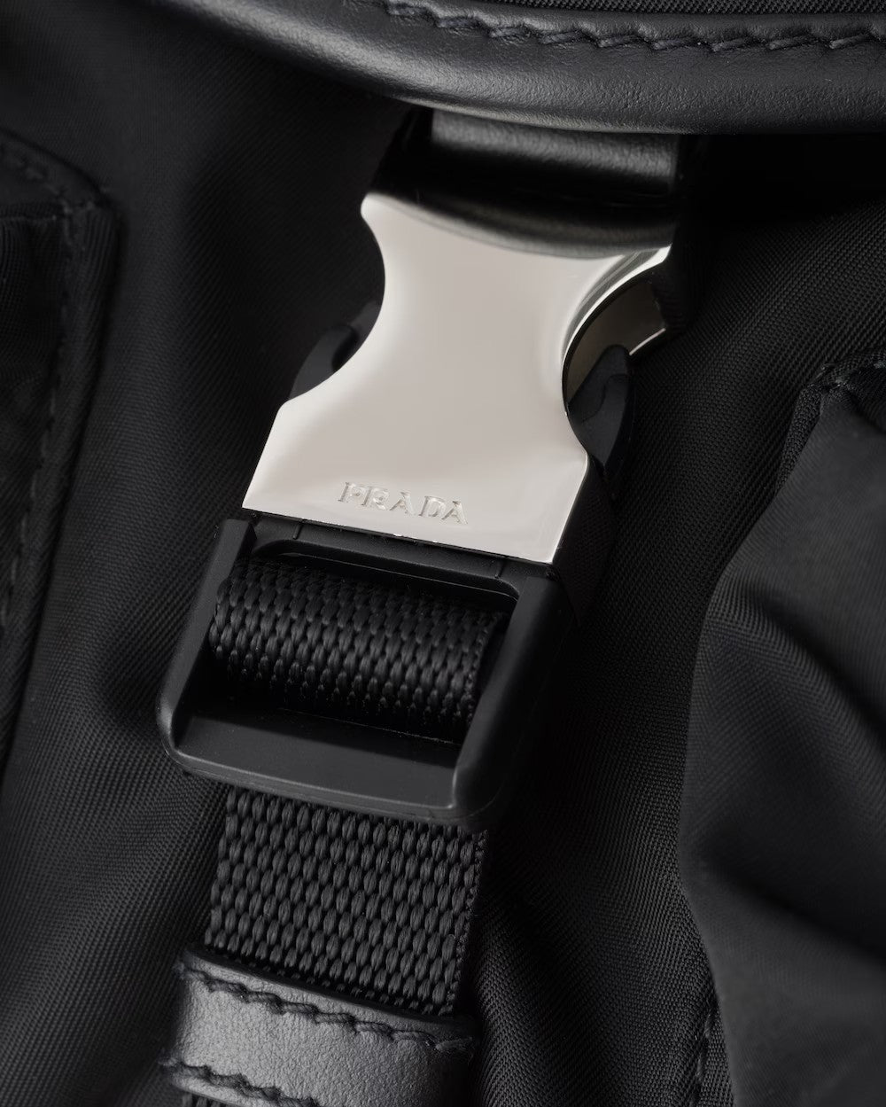 PRADA      Re-Nylon xレザー ショルダーバッグ    PMRef:2VH175_2DW3_F0002_V_OOO