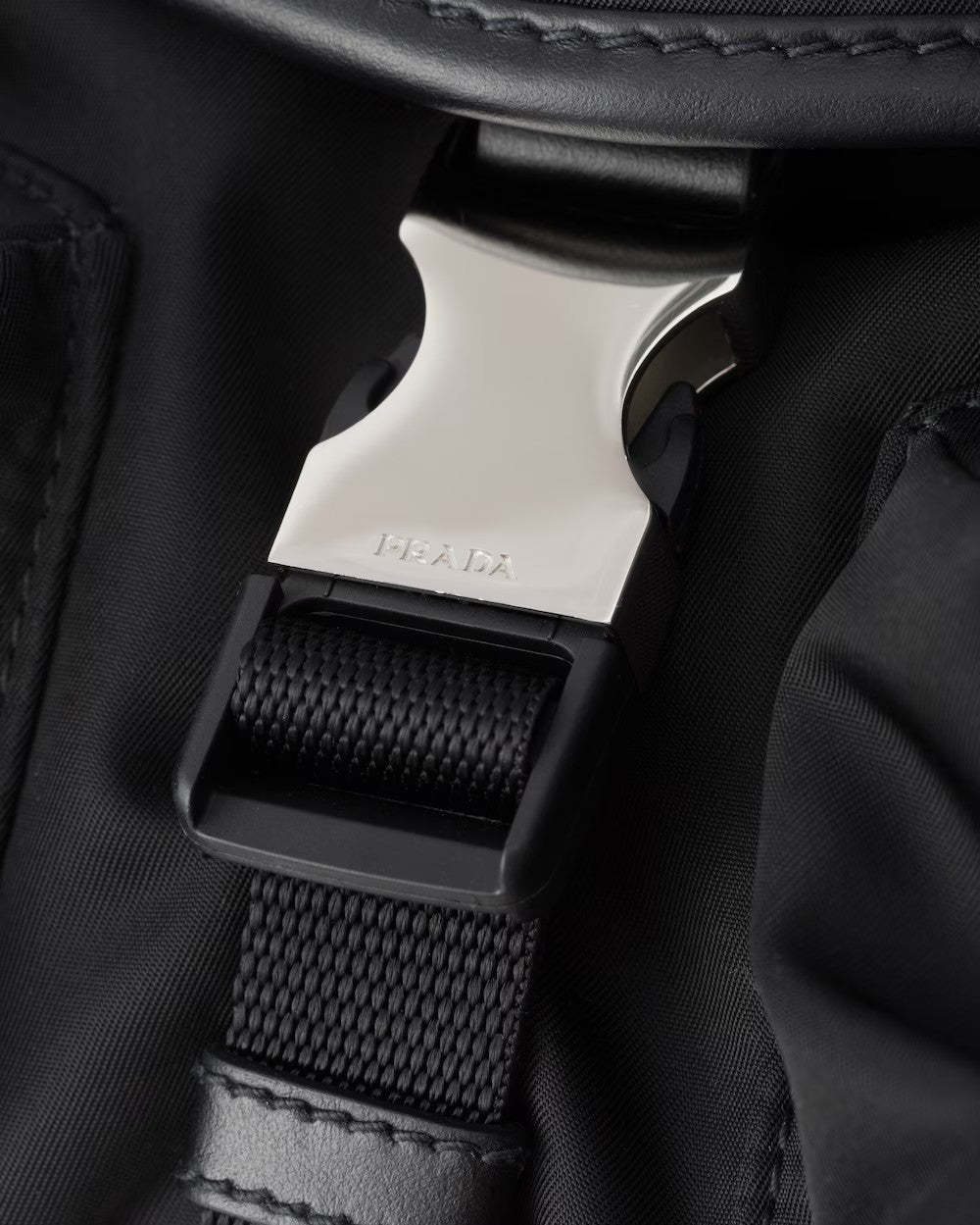 PRADA      Re-Nylon xレザー ショルダーバッグ    PMRef:2VH175_2DW3_F0002_V_OOO