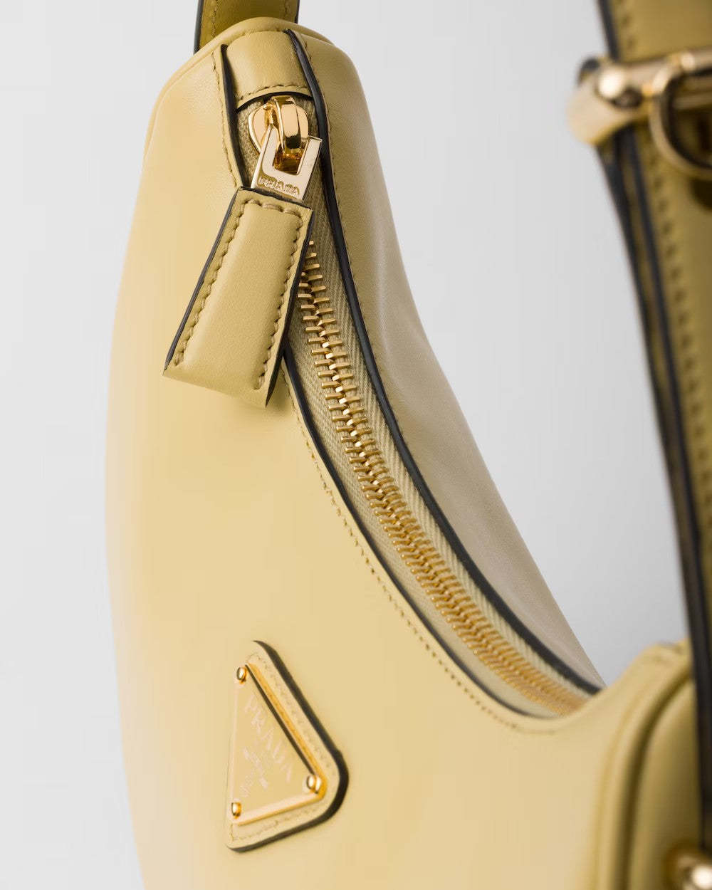 PRADA    プラダ アーケ レザー ショルダーバッグ    PMRef:1BC194_ASK_F03Y6_V_OOO-最安値に挑戦中!!!